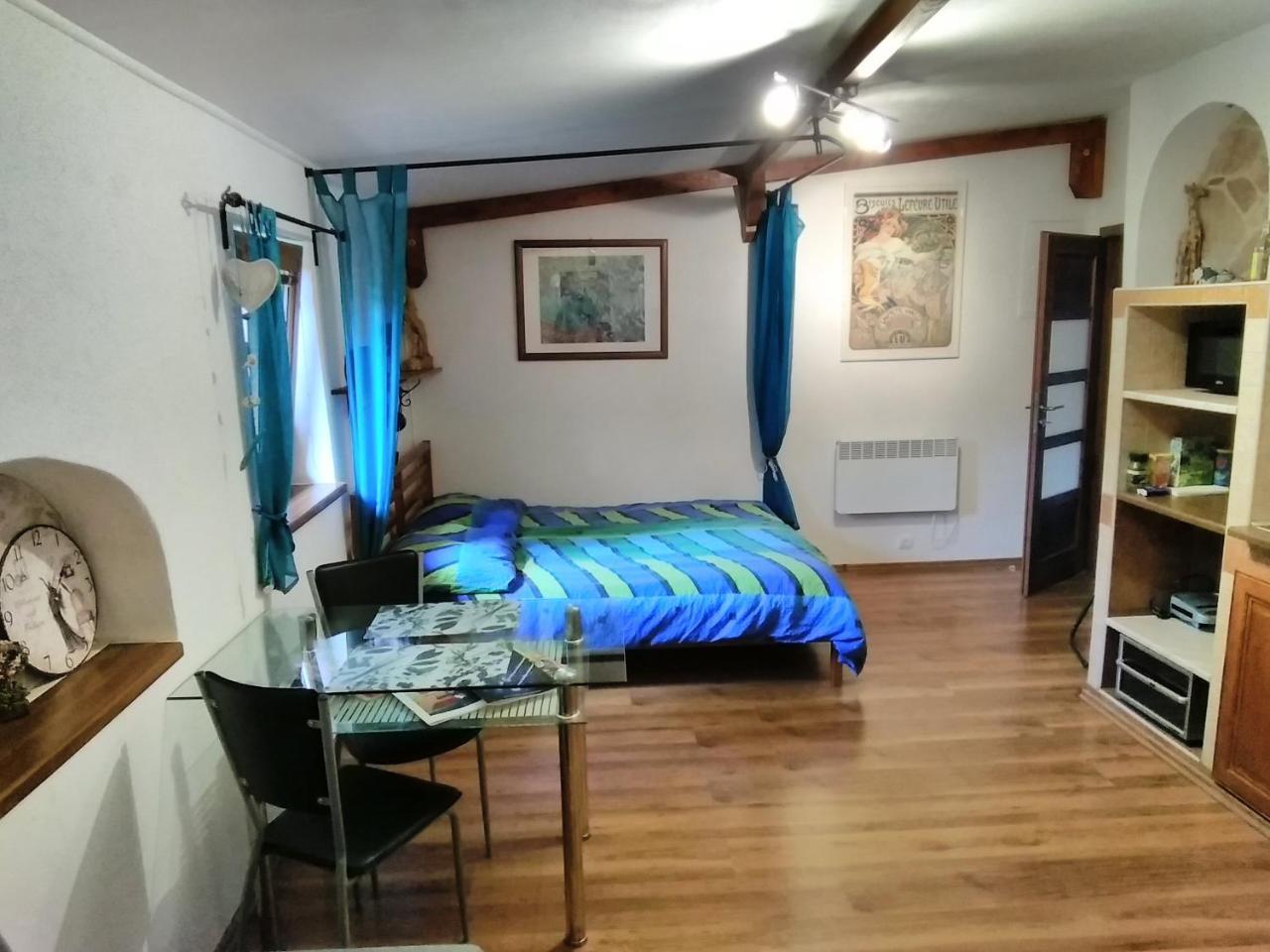 Sophia Cozy Self Catering Apartment Dolni Brezany Exterior photo